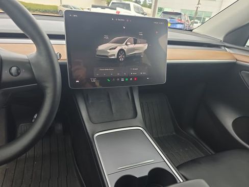 Used 2023 Tesla Model Y Long Range AWD/4WD image 21