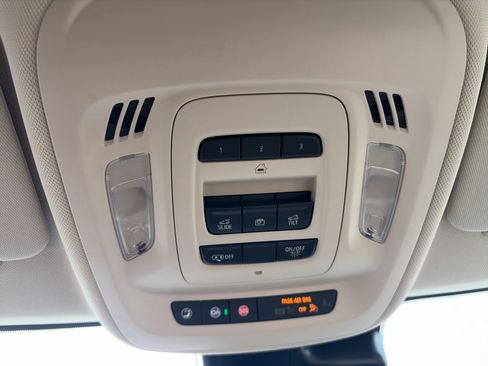 Used 2023 Buick Envision Avenir AWD/4WD image 27