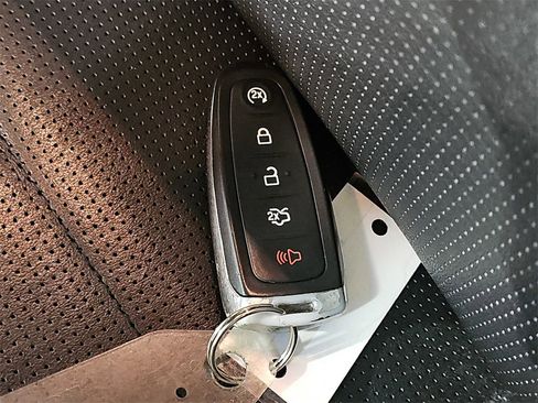 Used 2016 Ford Taurus Limited image 40