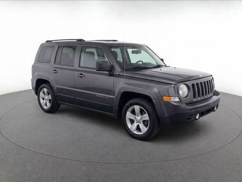 Used 2016 Jeep Patriot High Altitude FWD image 3
