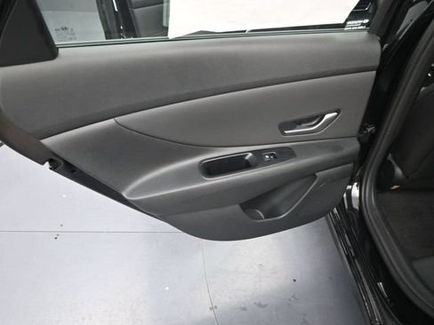 Used 2025 Hyundai Elantra Limited w/ Cargo Package FWD image 32