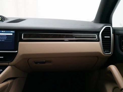 Certified 2019 Porsche Cayenne E-Hybrid image 23