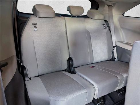 Used 2024 Toyota Sienna LE FWD image 19