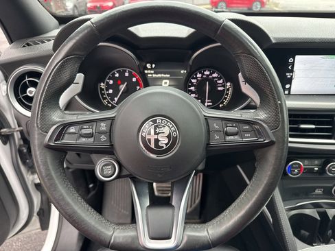 Used 2022 Alfa Romeo Stelvio Veloce image 29