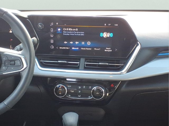 Used 2024 Chevrolet Trax LT w/ LT Convenience Package FWD image 12