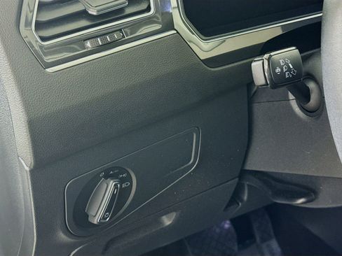 Certified 2023 Volkswagen Tiguan SE w/ Panoramic Sunroof Package image 13