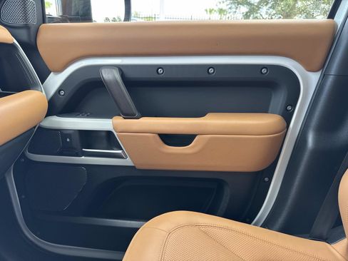 Used 2023 Land Rover Defender 110 SE image 23