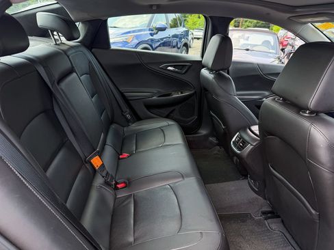 Used 2017 Chevrolet Malibu LT w/ Leather Package FWD image 18