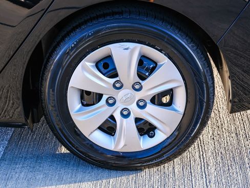 Used 2016 Hyundai Elantra SE FWD image 9