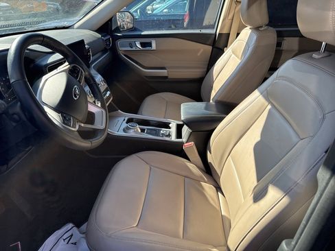 Used 2023 Ford Explorer XLT w/ Equipment Group 202A image 6