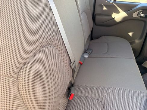 Certified 2021 Nissan Frontier SV w/ Midnight Edition Floor Mats RWD image 14