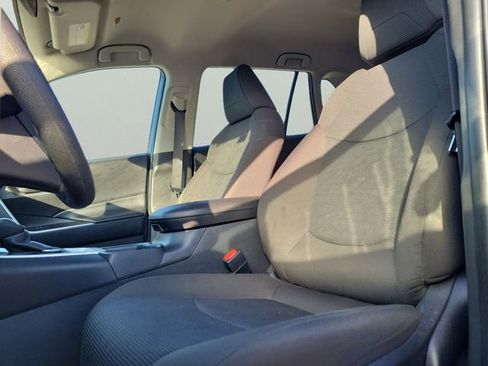 Used 2025 Toyota RAV4 LE AWD/4WD image 19