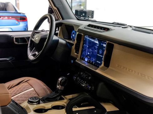 Used 2025 Ford Bronco Badlands image 60