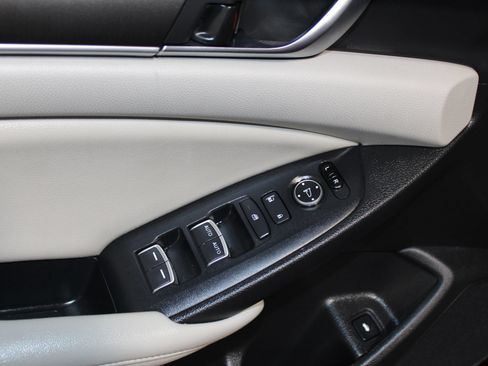 Used 2020 Honda Accord LX image 10