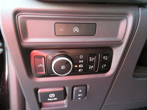Used 2025 Ford F150 Lariat AWD/4WD image 32