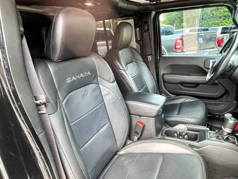 Used 2018 Jeep Wrangler Unlimited Sahara AWD/4WD image 10