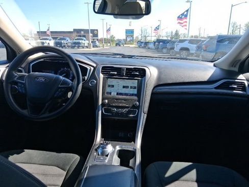 Used 2020 Ford Fusion SE image 9