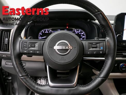 Used 2023 Nissan Pathfinder SL AWD/4WD image 10