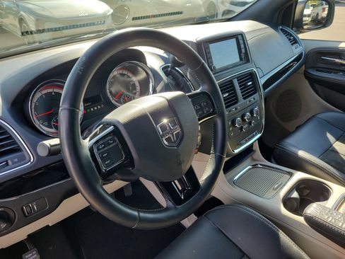 Used 2019 Dodge Grand Caravan SXT image 22
