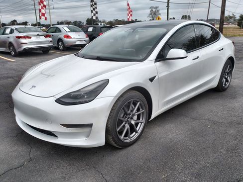 Used 2021 Tesla Model 3 Standard Range Plus image 1