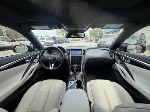 Used 2017 INFINITI Q60 3.0t w/ Premium Plus Package 3.0T image 16