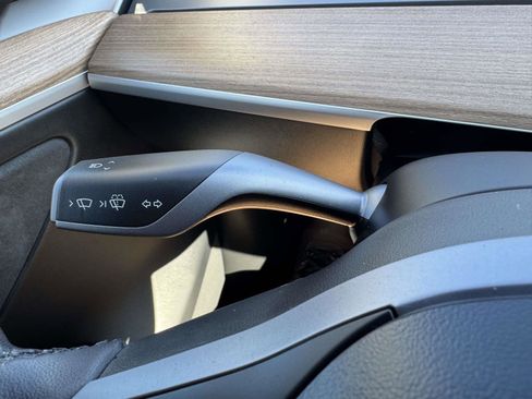 Used 2024 Tesla Model Y Performance image 39