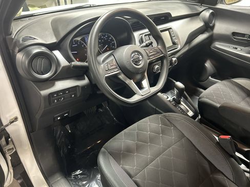Used 2020 Nissan Kicks S image 11