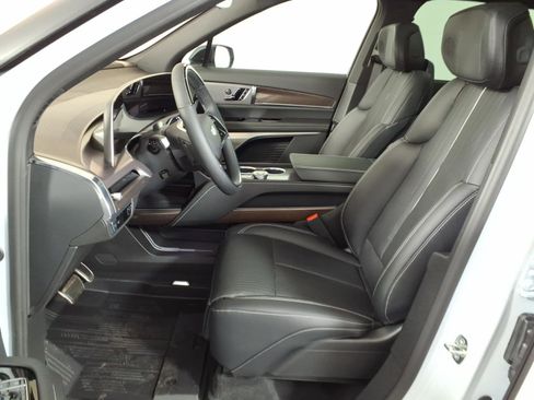 New 2026 Cadillac Vistiq Sport w/ LPO, Floor Liner Package AWD/4WD image 4