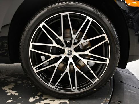 Certified 2025 Porsche Macan image 19
