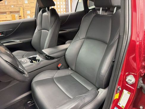 Used 2022 Toyota Venza XLE image 20