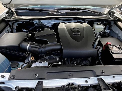 Used 2022 Toyota Tacoma TRD Off-Road image 29