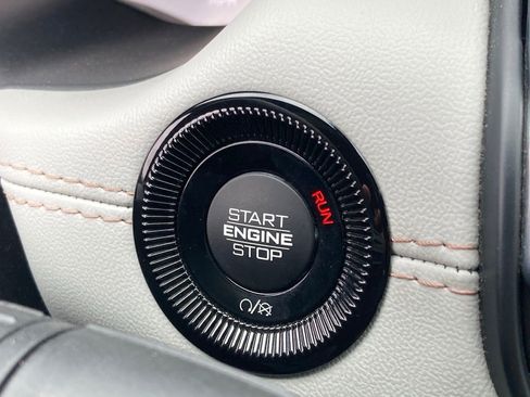 Used 2025 Jeep Compass Limited image 19