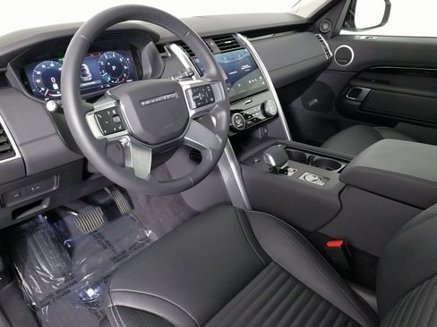 Used 2024 Land Rover Discovery S image 29