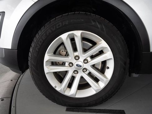 Used 2017 Ford Explorer XLT FWD image 10