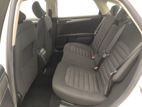 Used 2018 Ford Fusion SE FWD image 18