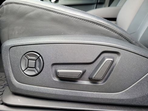 Used 2023 Audi Q3 2.0T Premium Plus AWD/4WD image 19
