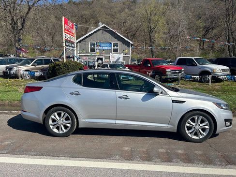 Used 2013 Kia Optima EX w/ Premium Pkg image 2