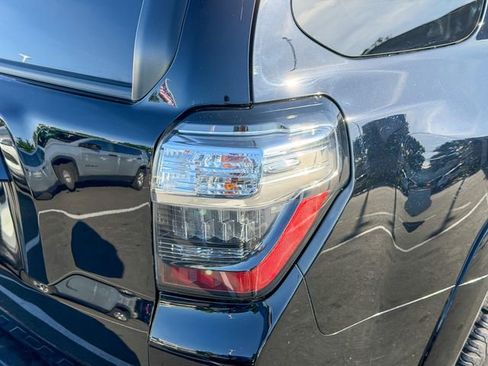 Used 2022 Toyota 4Runner SR5 Premium image 9
