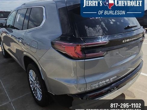 Used 2025 GMC Acadia Denali w/ LPO, Floor Liner Package image 10