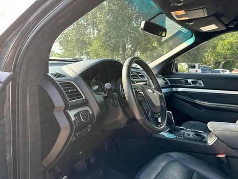 Used 2017 Ford Explorer XLT w/ Equipment Group 202A FWD image 16