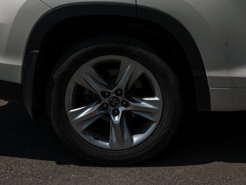 Used 2018 Toyota Highlander Limited AWD/4WD image 4