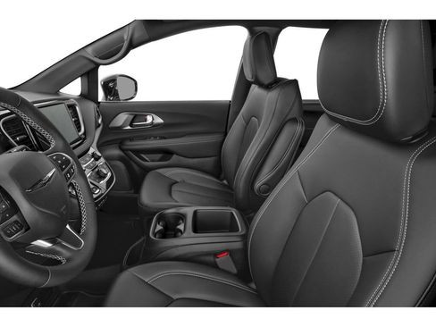 New 2025 Chrysler Voyager LX image 8