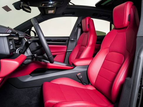 New 2026 Porsche Macan 4 Electric AWD/4WD image 5