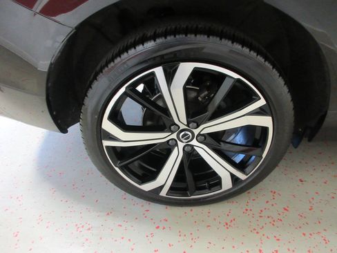 Used 2022 Volvo XC60 B5 R-Design w/ Advanced Package AWD/4WD image 16