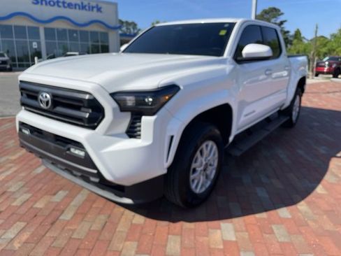 Used 2025 Toyota Tacoma SR5 w/ SR5 Upgrade Package AWD/4WD image 1