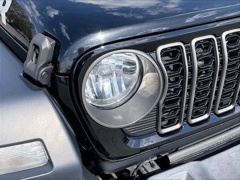 Used 2024 Jeep Wrangler Unlimited Sport AWD/4WD image 30