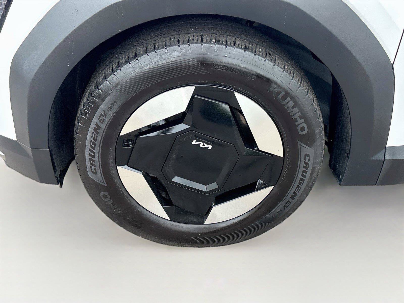 Used 2024 Kia EV9 Light Long Range RWD image 32