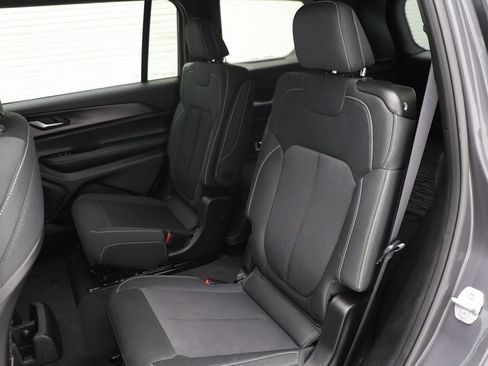 Used 2025 Jeep Grand Cherokee L Laredo image 11