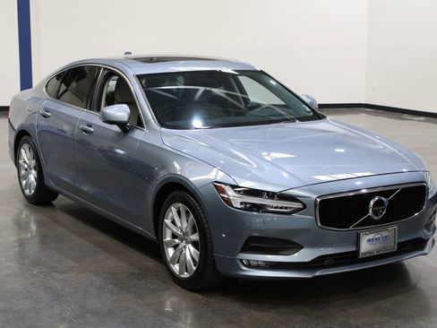 Used 2017 Volvo S90 T6 Momentum w/ Vision Package image 6