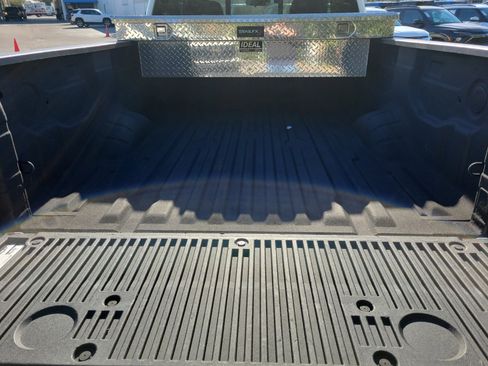 Used 2022 Nissan Titan S image 12